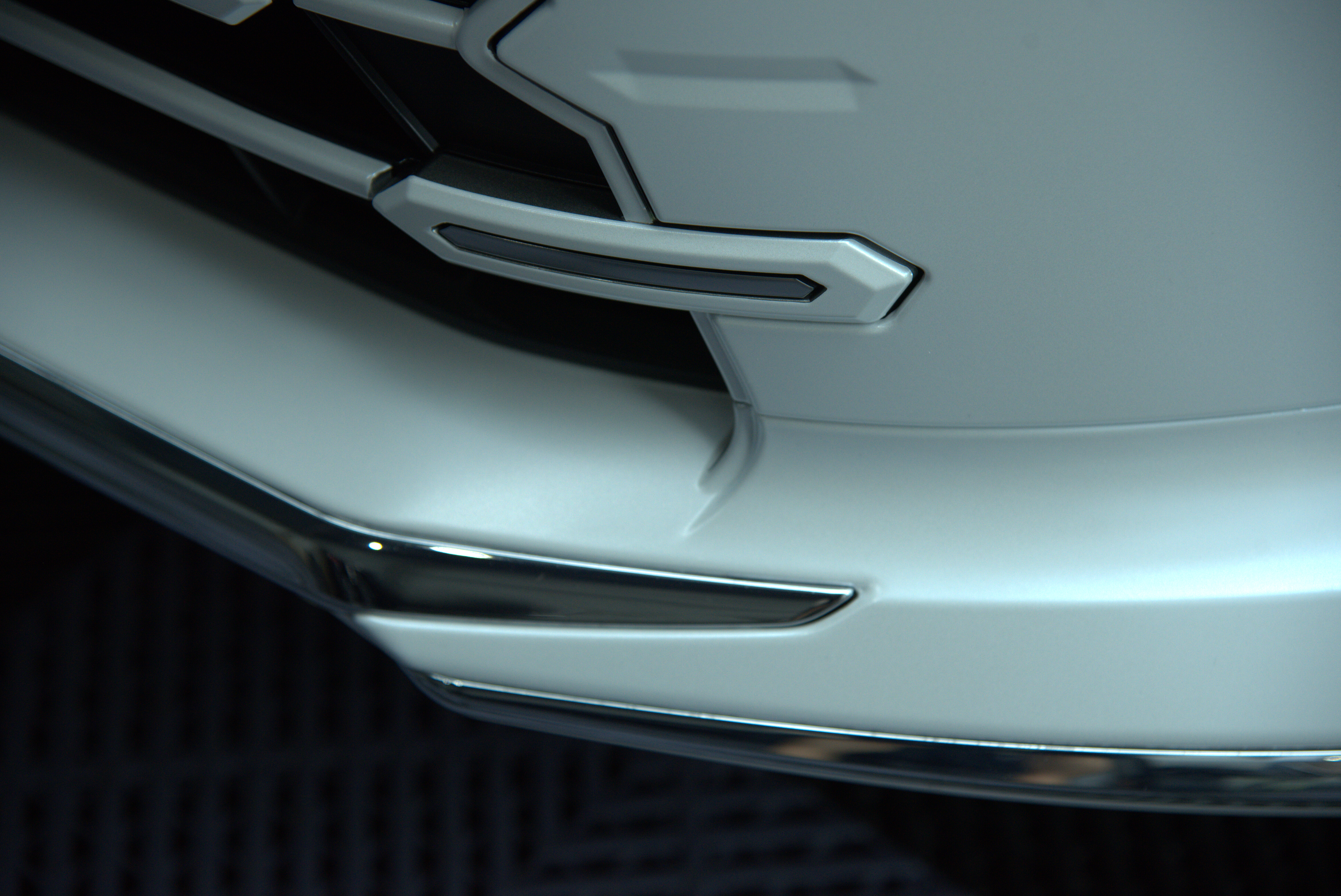 Leuxs LM500h 全車消光白